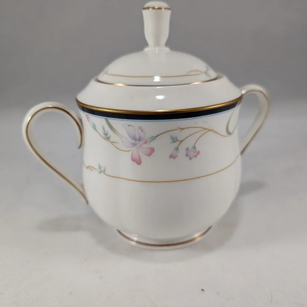 Lenox Constance Debut Collection Sugar Bowl W Lid Fine‎ Bone China Floral Gold